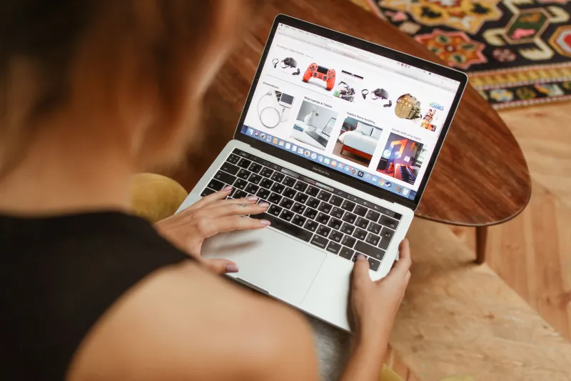 How Shopping in One Place Quietly Rewires What Ends Up in Your Cart